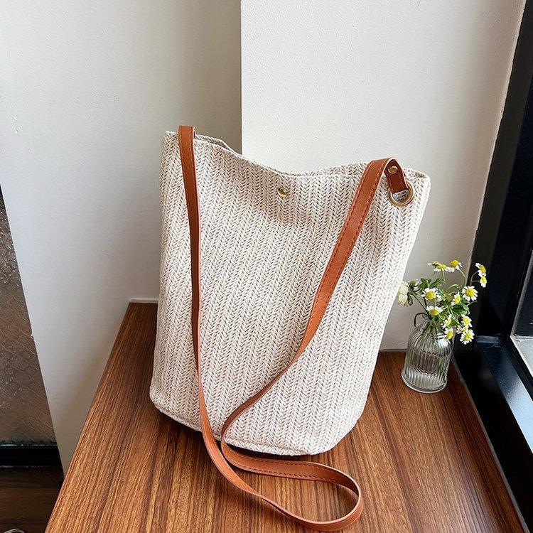 编织包女包新款潮2024夏草编简约百搭小清新水桶包个性单肩斜