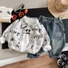 2026 Novo Conjunto de Primavera e Outono para Meninos Bebê Outono Camisa Jeans Infantil Crianças Estiloso Estilo Coreano Conjunto de Três Peças Tendência