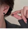 Pendientes negros cuadrados de estilo casual, pequeños y sencillos a la moda, exquisitos pendientes de aguja de plata de Joker de gran sentido para mujer, venta al por mayor