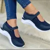 Sapatos Femininos Transfronteiriços de Solado Grosso Novo Tamanho Grande Sapatos Individuais Femininos de Velcro Comércio Exterior 2025 Tecido Fly Respirável Casual Casual