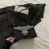 Bolsa de Ombro Única Estilo Chinês Nova, Elegante e Requintada, para Mulheres, Bolsa de Mão Versátil da Moda com Fecho Flip, Bolsa Transversal Retrô Texturizada Casual