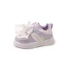 Zapatillas blancas para niñas 2025 verano nuevo zapatos infantiles zapatillas blancas de caña baja zapatos de lona zapatos para correr para estudiantes de primaria