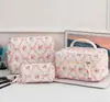 Bolsa de Maquiagem Portátil de Grande Capacidade Pequena Floral Armazenamento Portátil Acolchoada de Algodão Linda Flor Ins Nova Bolsa de Armazenamento