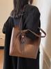 Bolso de mano retro de gran capacidad y alta calidad para mujer, nuevo bolso de hombro de otoño e invierno 2024, bolso de mano de estilo occidental a la moda.