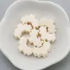 Acessórios DIY acrílico cor sólida moldura pixel coração furo reto coração oco corrente para celular contas