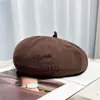 Sombrero de Mujer para Primavera y Otoño 2025, Estilo Británico Pana de Corduroy Nube Versátil Boina Retro, Sombrero de Pintor Pico de Pato Mínimo