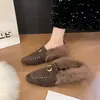 Pelo de coelho genuíno~ sapatos femininos slip-on forrados com pele, com salto oculto, apresentando uma fivela de metal e um design quente com forro de fleece, perfeitos para dias preguiçosos