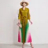 Vestido vintage plissado estilo francês com gola virada de outono, mangas sino, design floral tridimensional, gradiente arco-íris e barra plissada grande para mulheres