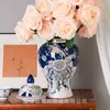 Jarrón Medio Azul de Jingdezhen con Borde Dorado Azul y Tapa, Tarro de Almacenamiento, Nuevo Artículo Decorativo Estilo Chino para Sala de Estar, En Stock