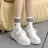 Zapatos de plataforma para mujer, nuevo modelo otoño 2026, casuales y versátiles, zapatillas de suela gruesa que aumentan la altura para personas bajitas, zapatos blancos de otoño, estilo ins