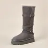 Botas de neve fashion quentes, com sola grossa, de cano médio para mulheres, novo estilo de inverno 2026 com fivela, design pequeno inspirado em Chanel, botas de algodão do Nordeste