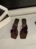Sandalias de hada únicas de gamuza con tacón de cuña estilo francés para usar al aire libre, sandalias negras de tacón alto de verano 2026 para combinar con faldas
