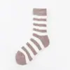 Meias de Veludo Coral Outono e Inverno Listradas Espessadas Meio Veludo Quentes para Casa Dormir Meia-Calça Pelúcia Meia de Toalha para Chão Feminina