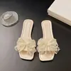 2026 Nuevas Sandalias de Verano para Mujer Estilo Hada de una Correa con Lazo de Cristal Cómodas Zapatillas Francesas de Tacón Grueso para Uso en Exteriores
