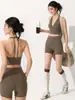 Conjunto de Yoga com Gola Halter em V para Mulheres com Bojos Cropped Esportivo Torcido Shorts Fitness de Cintura Alta Três Quartos Corrida