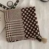 Lenço Quadrado Pequeno de Algodão e Linho 58 para Mulheres, Lenço Artístico Estilo Coreano com Bolinhas e Franjas, Lenço Paisley, Lenço de Pescoço com Toque de Luxo