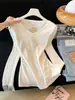 Camisa base de malha com decote V e detalhes em renda, estilo delicado, para mulheres, afina a silhueta e é um lindo top de camada interna