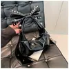 Bolso de Hombro para Mujer de Cuero con Cera de Aceite, Remaches y Lazo, Estilo Chica Caliente de Personalidad a la Moda Europea y Americana, Versátil