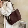 Bolsa Tote de Camurça e Pelúcia Simples de Alta Qualidade Transfronteiriça Feminina Nova Outono/Inverno 2026 Grande Capacidade para o Dia a Dia Ombro Único Sob o Braço
