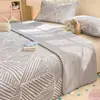 Capa de Cama de Algodão Puro Engrossada Peça Única Um Lado Fleece de Leite Um Lado Lençol de Cama Totalmente Algodão Tatami Protetor de Cama Plus Veludo Conjunto de Três Peças