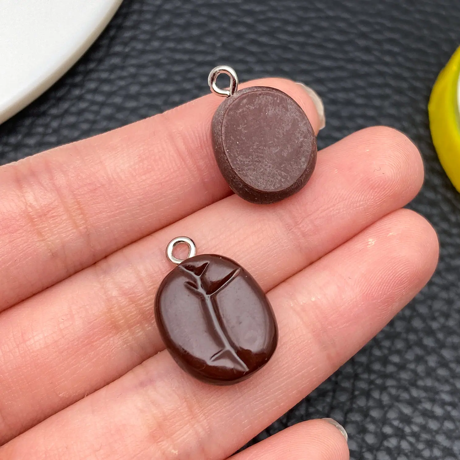 24108-JD3-咖色树脂咖啡豆19x13x6mm-1.2