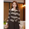 Cárdigan de punto a rayas vintage hecho a medida para mujer, nuevo diseño de otoño 2026, top elegante con solapa, cremallera y bloques de color