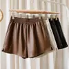 Shorts femininos em couro PU, novo estilo outono e inverno 2026, tamanho grande, perna larga solta, modelador, cintura alta, moderno, adequado para usar por cima, shorts de bota