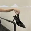 Zapatos de tacón alto estilo francés con punta cerrada y una sola tira, zapatos de hada, nuevo modelo de verano 2026, sandalias elegantes y sofisticadas color nude con punta