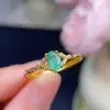 Anillos de esmeralda natural todos de oro incrustados con piedra principal de color fino tamaño de aproximadamente 4*6mm plata de ley 925 incrustación de precisión