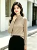 Camiseta base de punto de dos piezas con núcleo de lana hilada, estilo dulce, cuello alto simple con volantes, suéter grueso nuevo de otoño e invierno para mujer