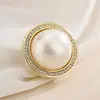 Broche magnético de perlas de moda hebilla magnética redonda de circonita corsage artefacto anti-luz personalidad cuello de camisa flor