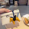 H casa costurado à mão alta qualidade pele de ovelha Anjo Pégaso bolsa pingente fofo feminino bolsa de mão ornamentos chaveiro de carro