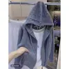 Cardigan de tricô verde com capuz estilo preguiçoso feminino 2026 Outono/Inverno novo design solto estiloso senso de design casaco suéter moderno
