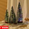 Mini adornos para árbol de Navidad, pequeños adornos de cedro teñidos con nieve, ambiente de escena de escritorio, decoración de mesa, árbol de agujas de pino
