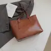 Bolso retro color Maillard 2026 Otoño/Invierno nuevo bolso tote de gran capacidad versátil bolso de mano con textura de alta calidad bolso para el día a día