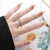 Anel Aberto com Design de Nicho Interessante Feito de Aço Inoxidável, Anel para Dedo Indicador com um Toque de Luxo Leve, Moderno e Fashion, Acessório Versátil Estilo Coreano