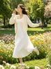Chamarra de punto de moda para mujer para la primavera de 2026: Elegante, Casual, Corte Amplio, Versátil, Cuello Redondo, Mangas Largas con Mangas Peludas