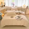 Conjunto de Cama de Chenille Bordado de Inverno Leite Veludo Quatro Peças Lado Duplo Quente Mais Veludo Roupa de Cama Capa de Edredom de Flanela Coral Lençol