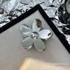 Pinza Metálica para el Cabello con Flor Transfronteriza, Pinza de Tiburón Grande de 7 cm, Pasador Simple y Elegante para la Parte Posterior de la Cabeza, Accesorio para el Cabello