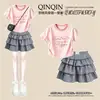Moda Verão 2026 para Meninas Saia Curta Xadrez Retro Fashion Bolo Top Doce Personalidade Conjunto de Moda Tendência