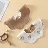 Babero absorbente engrosado estilo coreano para babas de bebé hecho de gasa de algodón puro, adecuado para bebés y niños pequeños, con un diseño de pétalo giratorio, uso a doble cara