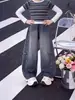Calça Jeans Reta Feminina Outono 2026 Novo Estilo Calça Cimitarra Infantil Calça Super Bonita Calça Wide Leg para Meninas Crianças Mais Velhas