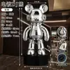 1 m Grande Ornamento de Chão Galvanizado Mochila de DJ Urso com Áudio Bluetooth ao Lado do Gabinete de TV da Sala Decoração de Villa