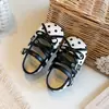 Sapatos de Couro Infantil Estilo Coreano com Bolinhas 2026 Outono Sapatilhas Baixas Estilo Princesa para Meninas Sapatos Macios com Solado Estilo Ballet para Meninas