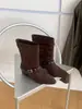 Botas de moda de gamuza estilo vaquero occidental con tachuelas para otoño e invierno para mujer, calzado urbano moderno y elegante, botas nuevas de caña alta de pierna ancha