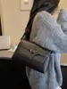 Bolsa de ombro de alta qualidade e estilosa, nova coleção 2026, bolsa transversal versátil, item de nicho e popular para o mercado internacional, bolsa de ombro quadrada pequena para mulheres