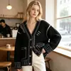 Suéter de punto de moda europeo y americano talla grande para mujer, nuevo estilo otoño/invierno, diseño versátil de bloques de color blanco y negro, corte holgado y relajado, cárdigan de punto
