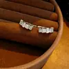 Pinzas para Orejas de Mariposa de Circonita Super Brillantes Estilo Coreano para Mujeres Sin Perforaciones, Exquisitas Pinzas para Cartílago, Pendientes de Moda y Versátiles con un Diseño Único