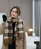 Novo cachecol de outono e inverno estilo coreano, de cashmere sintético, dupla face com cadeado de coração, versátil para ambientes com ar condicionado, xale quente, aquecedor de pescoço para estudantes