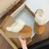 Chinelos femininos para exterior, 2026, estilo coreano moderno, novos chinelos de inverno com forro de pelo, sola grossa, bico fechado, com forro de pelúcia